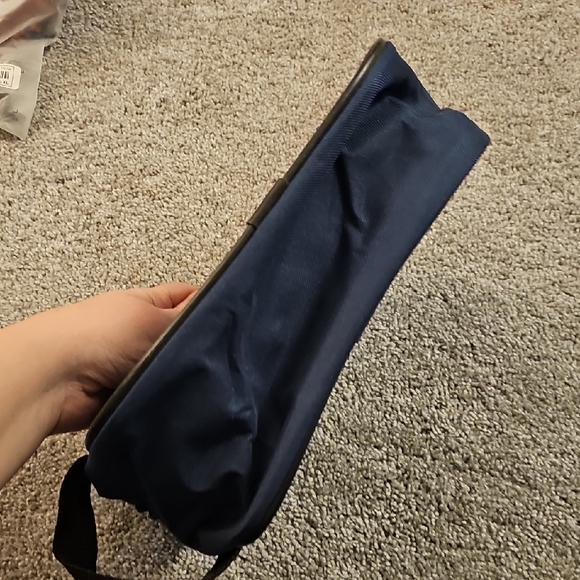 C5🔹️Classic Navy Men's Toiletry Bag - Picture 2 of 3